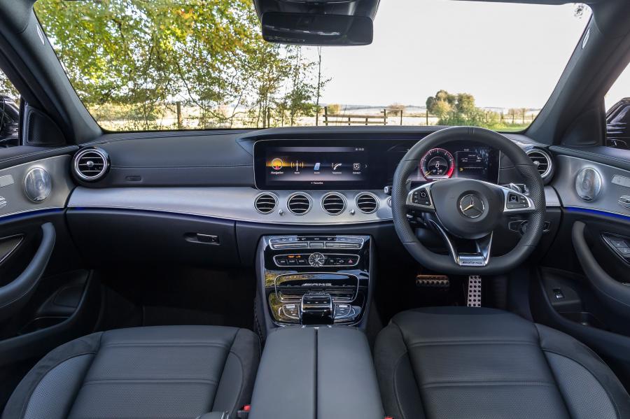 Торпедо Mercedes-AMG E63 4Matic+ (W213) 2017 года  (UK) (фото 9 из 30)